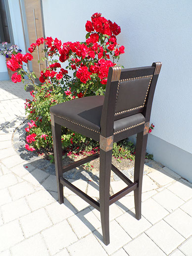 Barhocker mit Lederbezug