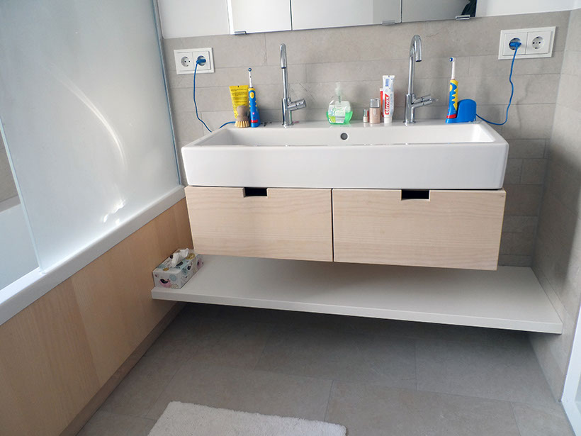 Waschbeckentisch in Esche geölt