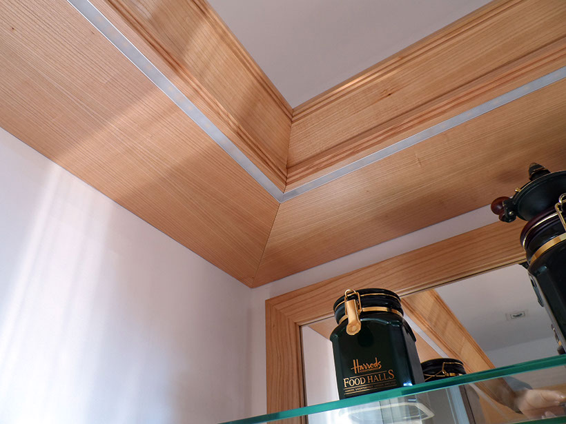 Holzstuck mit LED Beleuchtung