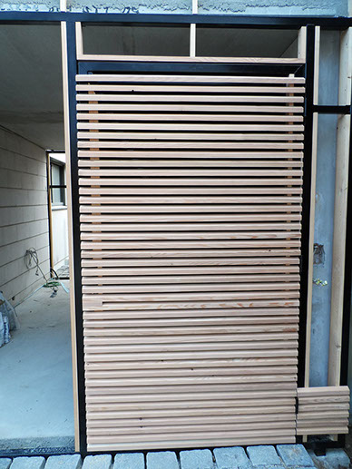 Holzverkleidung einer Fahrradgarage