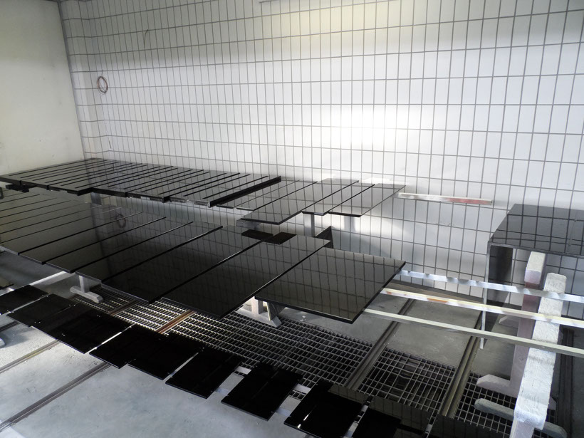 Produktion, Teile in schwarz-hochglanz Produktion, Teile in schwarz-hochglanz